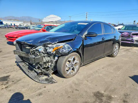 3KPF24AD2ME387449 — 2021 Kia Forte, Передняя часть, фото до ремонта