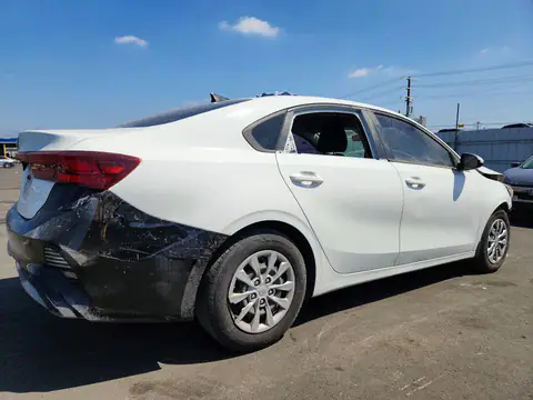 3KPF24AD6ME289542 — 2021 Kia Forte, фото 3 с аукциона Copart 30.09.2026, Передняя часть