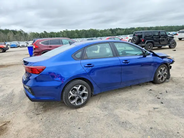 3KPF24AD1ME266606 — 2021 Kia Forte, фото 3 с аукциона Copart, Передняя часть