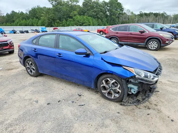 3KPF24AD1ME266606 — 2021 Kia Forte, фото 4 с аукциона Copart, Передняя часть