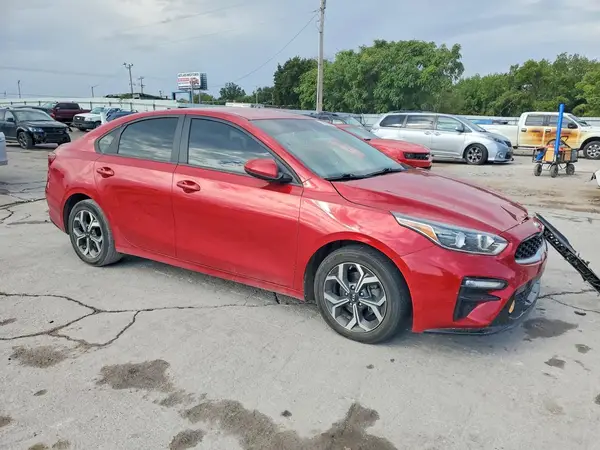 3KPF24AD7ME337811 — 2021 Kia Forte, фото 4 с аукциона Copart, Передняя часть