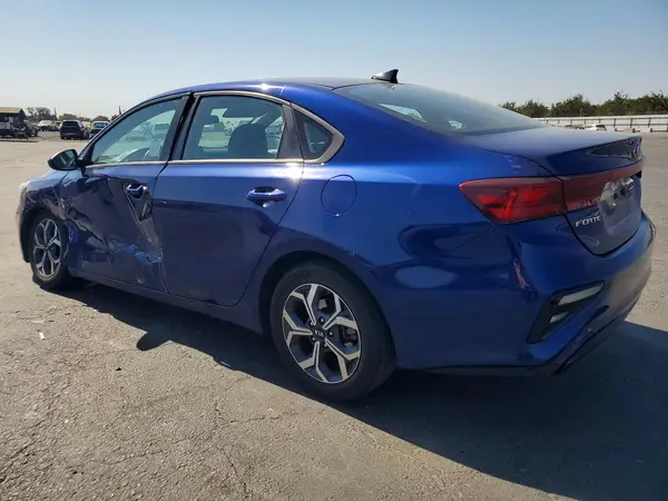 3KPF24AD8ME335436 — 2021 Kia Forte, фото 2 с аукциона Copart, Боковая часть