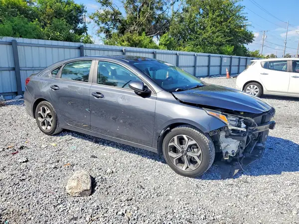 3KPF24AD5ME309327 — 2021 Kia Forte, фото 4 с аукциона Copart, Передняя часть