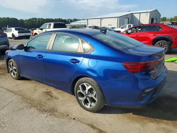 3KPF24AD2ME375768 — 2021 Kia Forte, фото 2 с аукциона Copart, Передняя часть