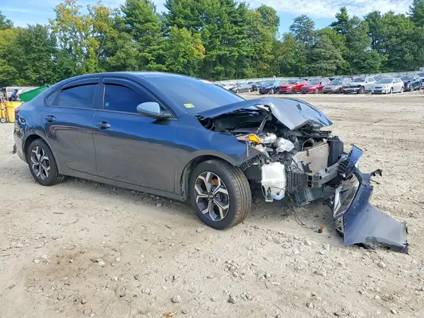 3KPF24AD9ME381924 — 2021 Kia Forte, фото 4 с аукциона Copart, Передняя часть