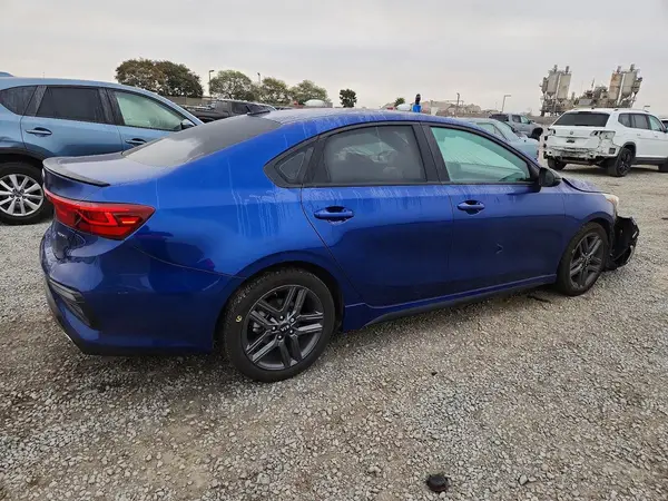 3KPF34AD3ME271836 — 2021 Kia Forte, фото 3 с аукциона Copart, Передняя часть