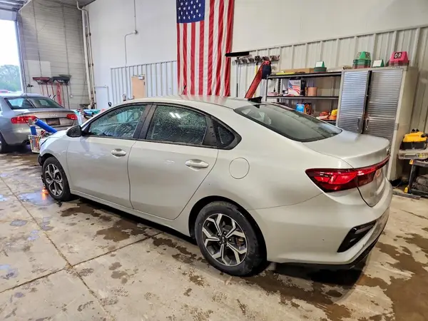 3KPF24AD5ME339492 — 2021 Kia Forte, фото 2 с аукциона Copart, Передняя часть