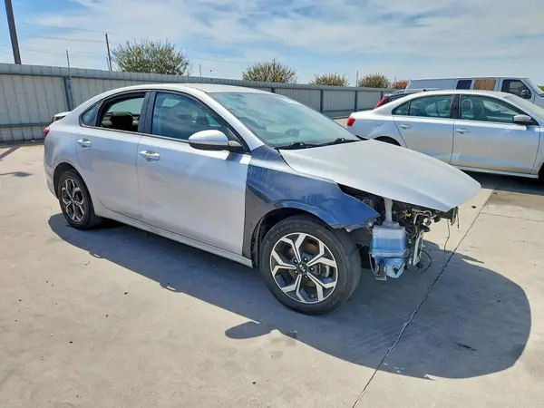 3KPF24AD3ME334288 — 2021 Kia Forte, фото 4 с аукциона Copart 08.10.2026, Передняя часть