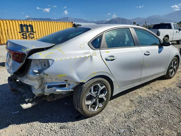 3KPF24AD2ME330300 — 2021 Kia Forte, фото 3 с аукциона Copart 30.09.2026, Задняя часть