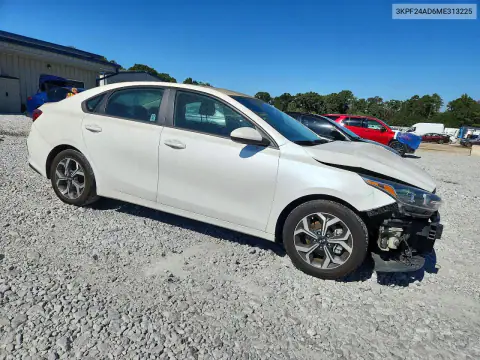 3KPF24AD6ME313225 — 2021 Kia Forte, фото 4 с аукциона Copart, Передняя часть