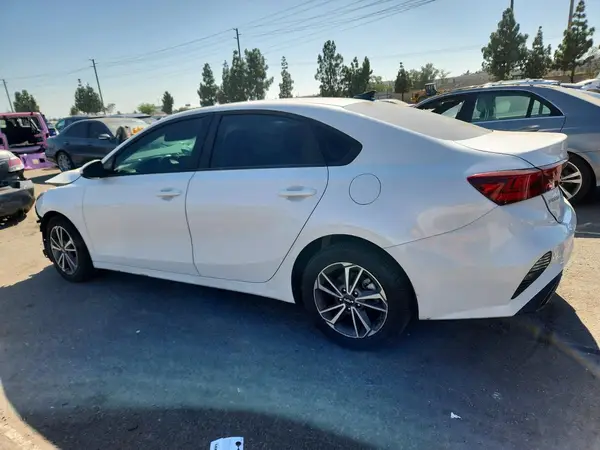 3KPF24AD2NE464662 — 2022 Kia Forte, фото 2 с аукциона Copart, Передняя часть