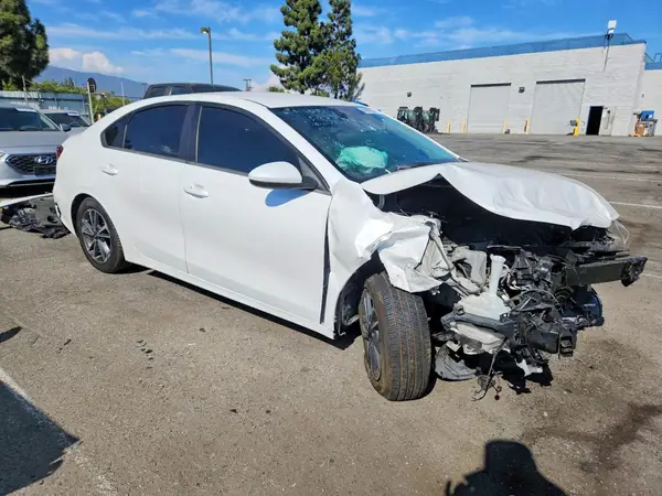 3KPF24AD2NE464662 — 2022 Kia Forte, фото 4 с аукциона Copart, Передняя часть