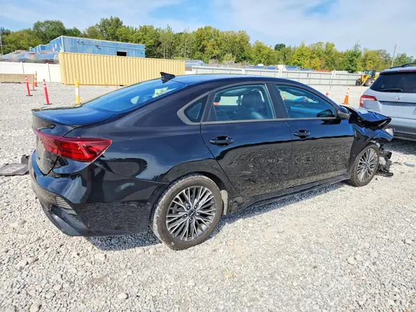 3KPF54AD7NE490892 — 2022 Kia Forte, фото 3 с аукциона Copart, Передняя часть