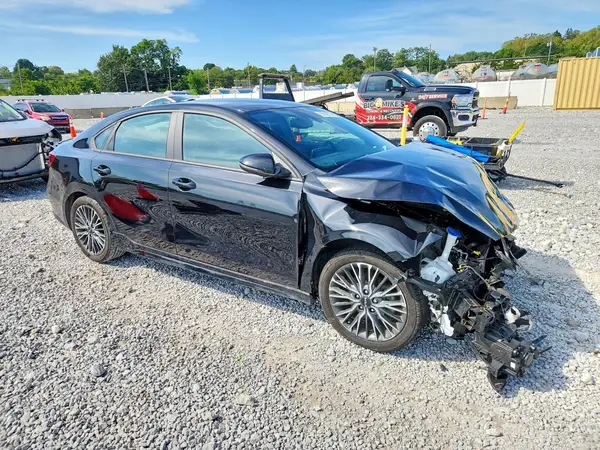 3KPF54AD7NE490892 — 2022 Kia Forte, фото 4 с аукциона Copart, Передняя часть