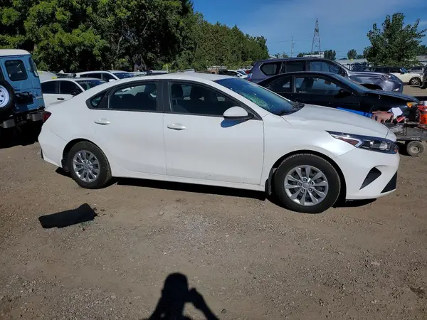 3KPF24AD7NE485359 — 2022 Kia Forte, фото 4 с аукциона Copart 29.09.2026, Передняя часть