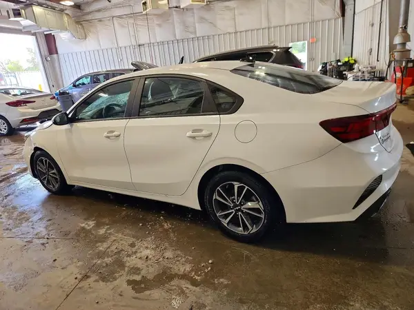 3KPF24AD0NE430882 — 2022 Kia Forte, фото 2 с аукциона Copart 30.09.2026, Передняя часть