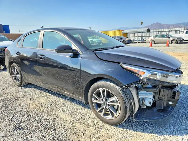 3KPF24AD9NE499294 — 2022 Kia Forte, фото 4 с аукциона Copart, Передняя часть