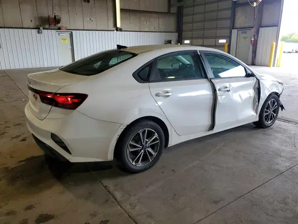 3KPF24ADXNE475537 — 2022 Kia Forte, фото 3 с аукциона Copart, Передняя часть