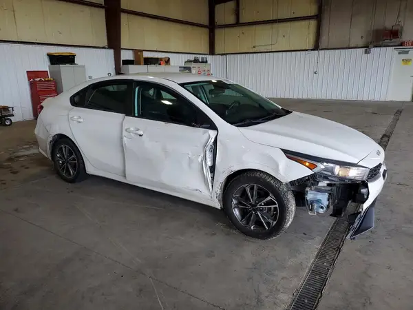 3KPF24ADXNE475537 — 2022 Kia Forte, фото 4 с аукциона Copart, Передняя часть