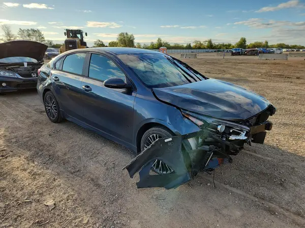 3KPF54AD0NE477711 — 2022 Kia Forte, фото 4 с аукциона Copart, Передняя часть