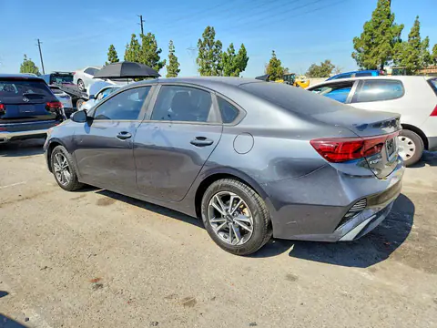 3KPF24ADXPE629795 — 2023 Kia Forte, фото 2 с аукциона Copart 29.09.2026, Боковая часть
