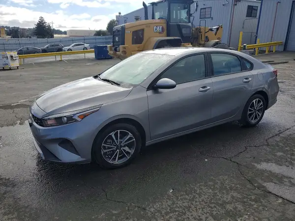 3KPF24ADXPE506868 — 2023 Kia Forte, Мелкие вмятины и царапины (Minor Dent/Scratches), фото до ремонта