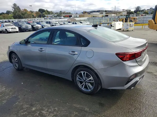 3KPF24ADXPE506868 — 2023 Kia Forte, фото 2 с аукциона Copart 08.10.2026, Мелкие вмятины и царапины