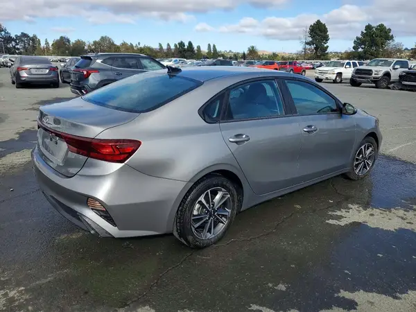 3KPF24ADXPE506868 — 2023 Kia Forte, фото 3 с аукциона Copart 08.10.2026, Мелкие вмятины и царапины