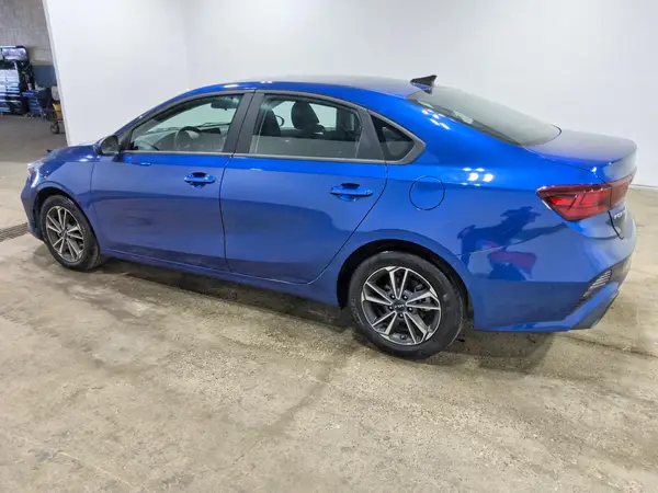 3KPF24AD5PE579677 — 2023 Kia Forte, фото 2 с аукциона Copart 06.10.2026, Мелкие вмятины и царапины