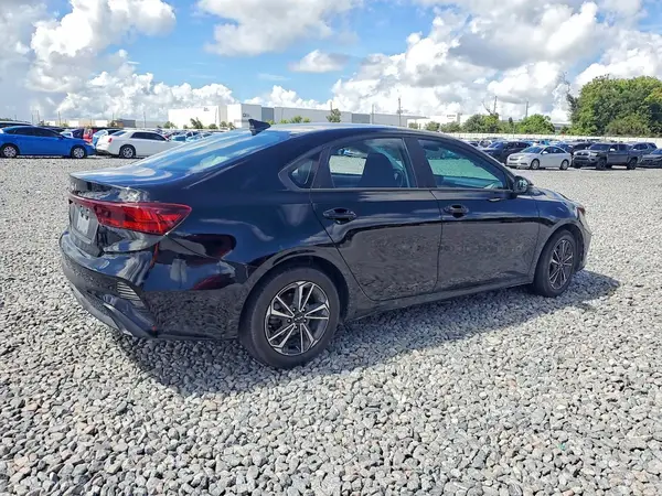 3KPF24AD1PE690954 — 2023 Kia Forte, фото 3 с аукциона Copart 12.10.2026, Боковая часть