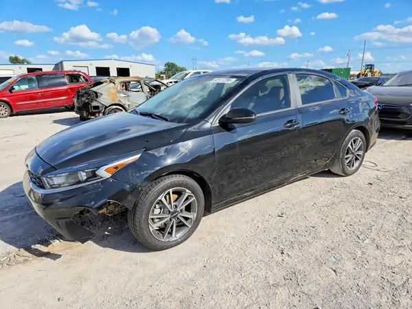 3KPF24AD4PE609977 — 2023 Kia Forte, Подтопление (Water/Flood), фото до ремонта