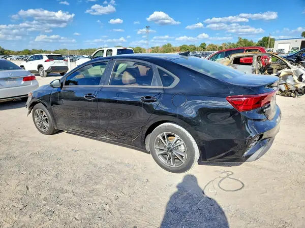 3KPF24AD4PE609977 — 2023 Kia Forte, фото 2 с аукциона Copart, Подтопление