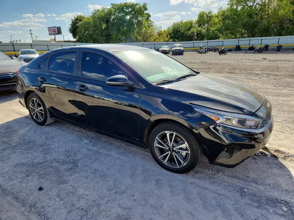 3KPF24AD4PE609977 — 2023 Kia Forte, фото 4 с аукциона Copart, Подтопление