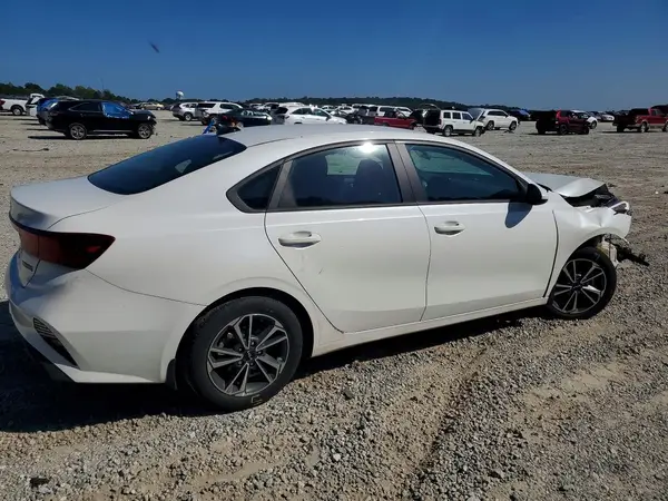 3KPF24ADXPE661257 — 2023 Kia Forte, фото 3 с аукциона Copart, Передняя часть