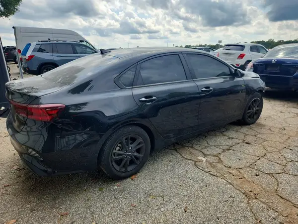 3KPF24AD8PE640990 — 2023 Kia Forte, фото 3 с аукциона Copart, Передняя часть