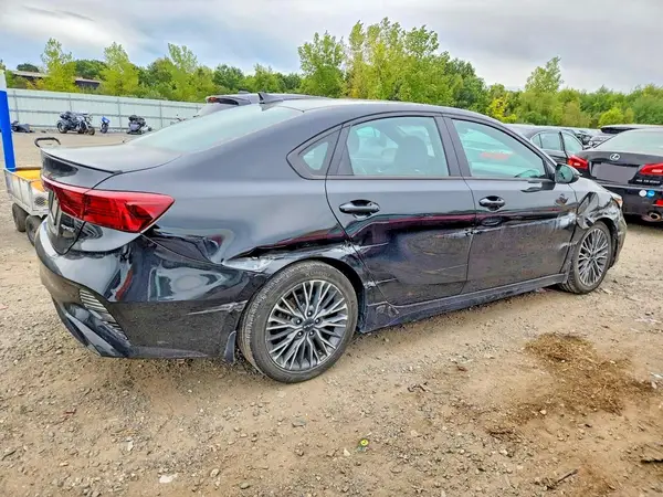 3KPF54AD8PE626594 — 2023 Kia Forte, фото 3 с аукциона Copart, Боковая часть