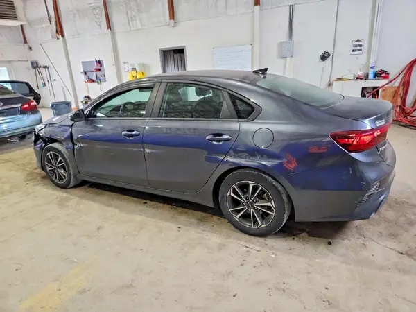 3KPF24AD5PE607414 — 2023 Kia Forte, фото 2 с аукциона Copart, Боковая часть