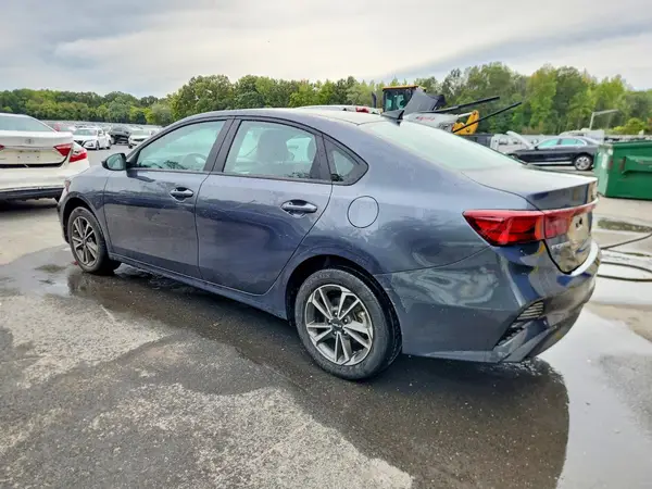 3KPF24AD7PE611450 — 2023 Kia Forte, фото 2 с аукциона Copart, Боковая часть