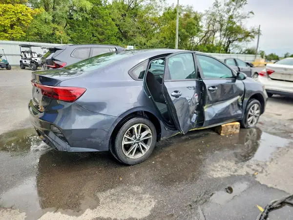 3KPF24AD7PE611450 — 2023 Kia Forte, фото 3 с аукциона Copart, Боковая часть