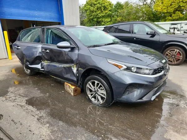 3KPF24AD7PE611450 — 2023 Kia Forte, фото 4 с аукциона Copart, Боковая часть