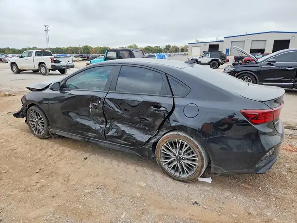 3KPF54AD3PE556096 — 2023 Kia Forte, фото 2 с аукциона Copart, Передняя часть