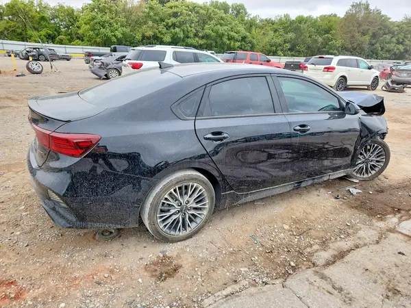 3KPF54AD3PE556096 — 2023 Kia Forte, фото 3 с аукциона Copart, Передняя часть