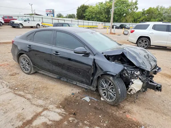 3KPF54AD3PE556096 — 2023 Kia Forte, фото 4 с аукциона Copart, Передняя часть