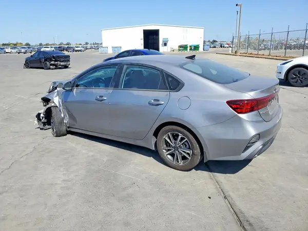 3KPF24AD2PE542179 — 2023 Kia Forte, фото 2 с аукциона Copart, Передняя часть