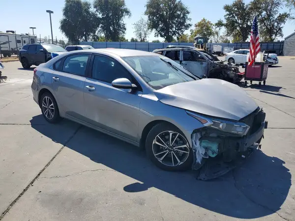 3KPF24AD2PE542179 — 2023 Kia Forte, фото 4 с аукциона Copart, Передняя часть