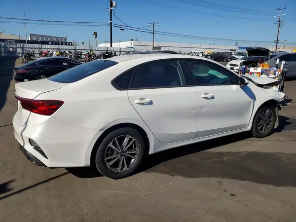 3KPF24AD8PE668496 — 2023 Kia Forte, фото 3 с аукциона Copart, Передняя часть