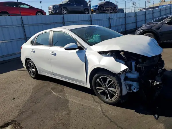 3KPF24AD8PE668496 — 2023 Kia Forte, фото 4 с аукциона Copart, Передняя часть