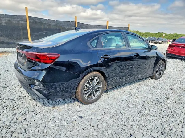 3KPF24AD7PE657795 — 2023 Kia Forte, фото 3 с аукциона Copart, Передняя часть