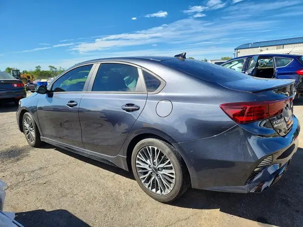3KPF54AD4PE613342 — 2023 Kia Forte, фото 2 с аукциона Copart, Передняя часть