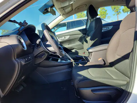 3KPF24AD8PE609996 — 2023 Kia Forte, фото 7 с аукциона Copart, Передняя часть